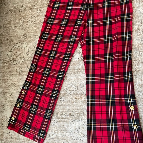 Trina Turk plaid pants
Hard find! Discontinued item
Size 14
Gently used - Picture 4 of 5